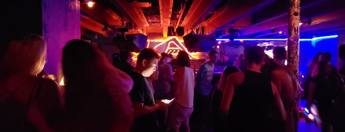 The Grasshopper Underground is one of nightclubs.