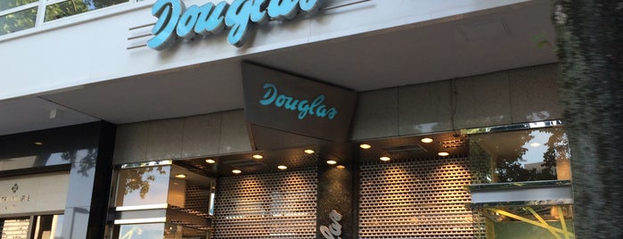 Parfümerie Douglas is one of Adelさんのお気に入りスポット.