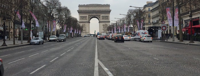 Avenue des Champs-Élysées is one of Lieux qui ont plu à Adel.
