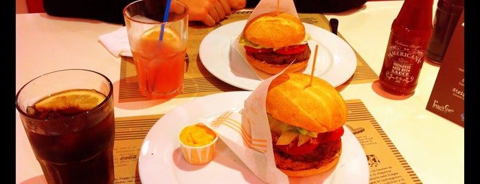 Peggy Sue's Food From America is one of Comer en Marbella.