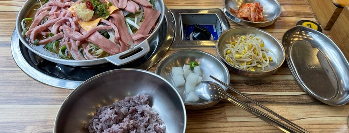 남기남부대찌개&삼겹철판 is one of Korean foods.