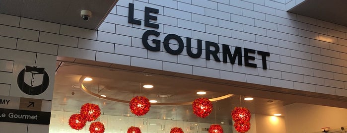Le Gourmet is one of Locais curtidos por Richard.