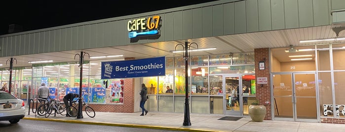 Cafe 67 is one of สถานที่ที่ Richard ถูกใจ.