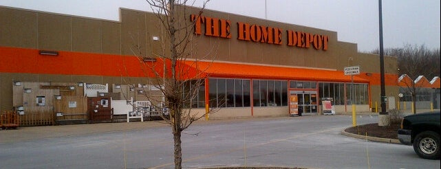 The Home Depot is one of Tempat yang Disukai Richard.