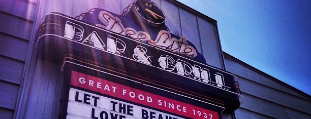 Dee-Lite Bar & Grill is one of Lugares guardados de Ashwin.