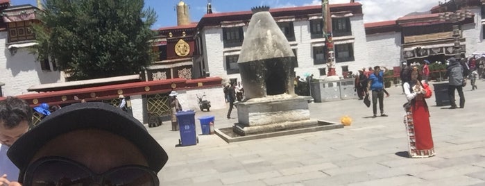 Tibet Gang-Gyan Lhasa hotel is one of Tempat yang Disukai Diego.