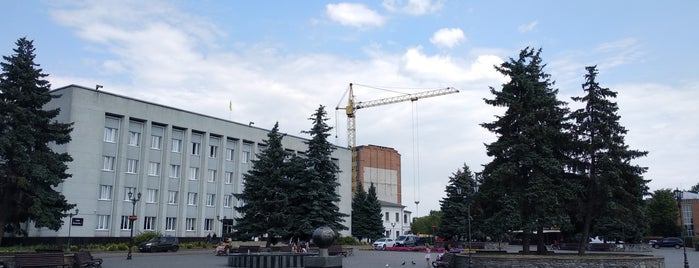 Центральна площа is one of Tempat yang Disukai Victor.