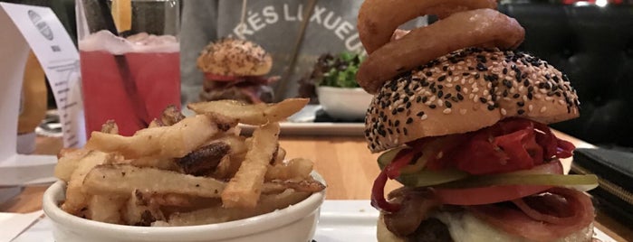 Burger Bar Crescent is one of The 15 Best Places for Onion Rings in Montreal.