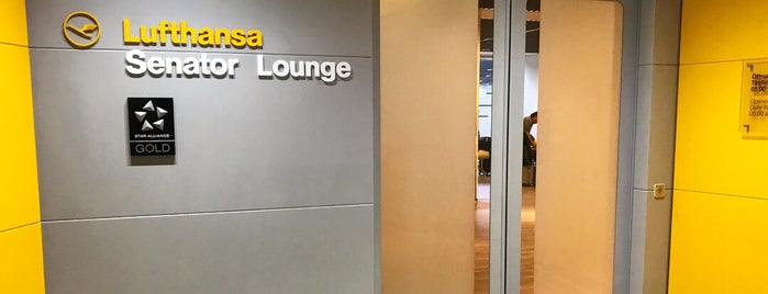 Lufthansa Senator Lounge B is one of Lugares favoritos de Mujdat.