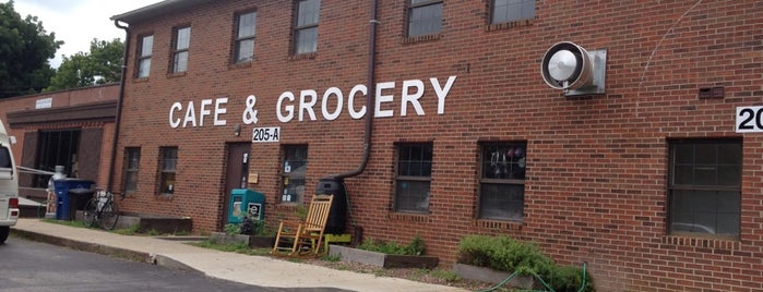 Swamp Rabbit Cafe & Grocery is one of Locais curtidos por Chad.