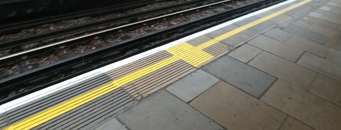 Platform 1 (W'bound Central) is one of Lugares favoritos de Azeem.