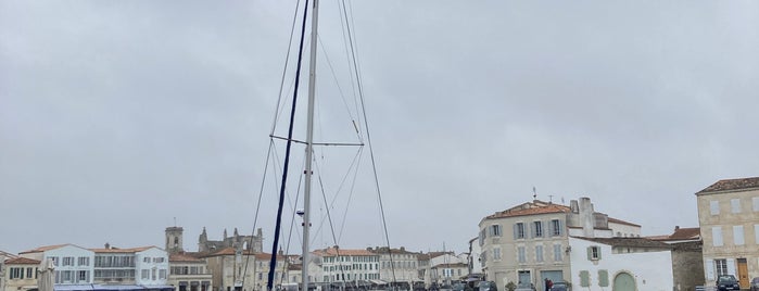 Port de Saint-Martin de Ré is one of La Rochelle.