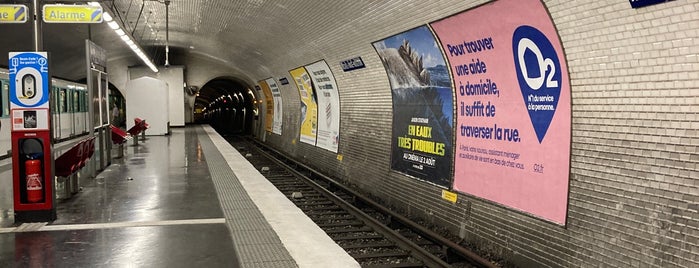 Métro Michel-Ange – Molitor [9,10] is one of Paris Metro.