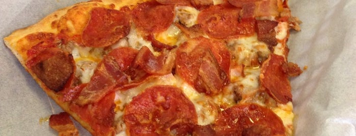 State Street Pizza Company is one of Favorite Food in Chicago.
