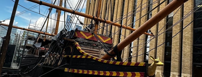 The Golden Hinde is one of Orte, die Tim gefallen.