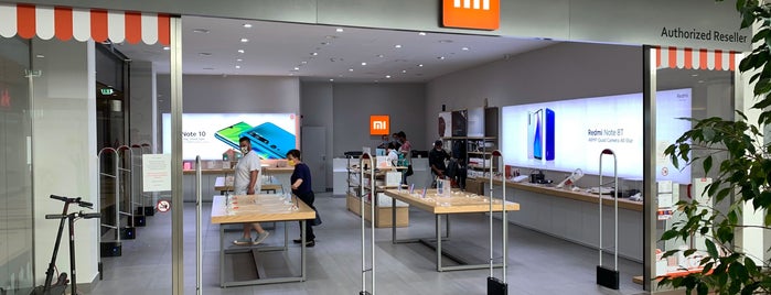Xiaomi Mi Store is one of Tempat yang Disukai Martin.