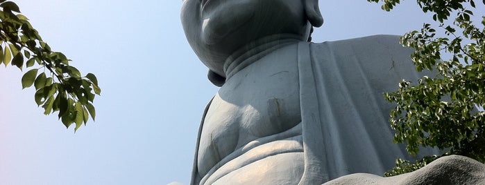 布袋大仏 is one of 巨像を求めて.