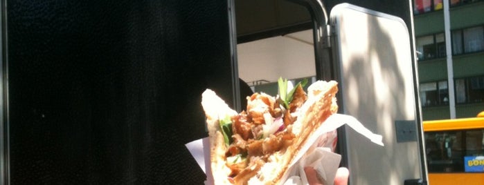 Berlin Döner is one of Anetteさんの保存済みスポット.