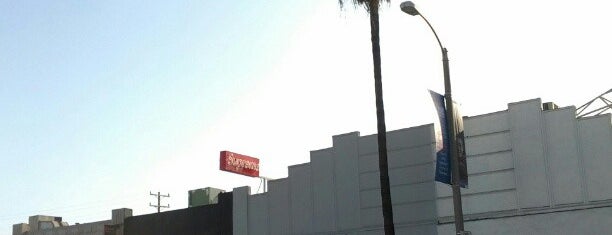 Supreme Los Angeles is one of Tempat yang Disimpan kaleb.