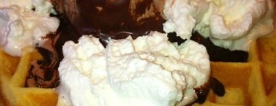 Zwahlen's Ice Cream and Chocolate Co. is one of Tarif'in Kaydettiği Mekanlar.
