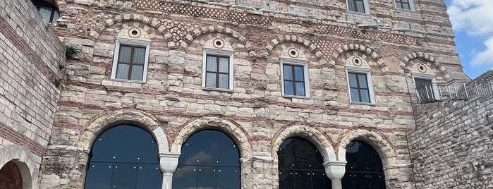 Tekfur Sarayı is one of Tarih2.