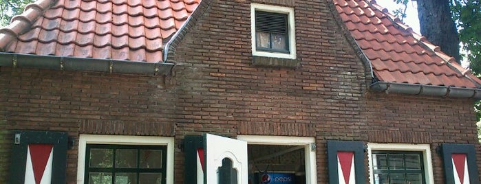 Oud Hollandsch Poffertjeshuis is one of Tempat yang Disukai Johan.