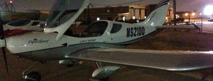 US Sport Aircraft is one of สถานที่ที่ Chris ถูกใจ.