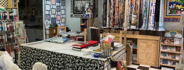 Buttons and Bolts Fabric & Quilting Supply, Inc. is one of Stephanie 님이 좋아한 장소.