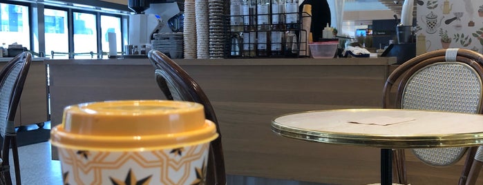 Balzac’s Coffee Roasters is one of สถานที่ที่ Nauman ถูกใจ.