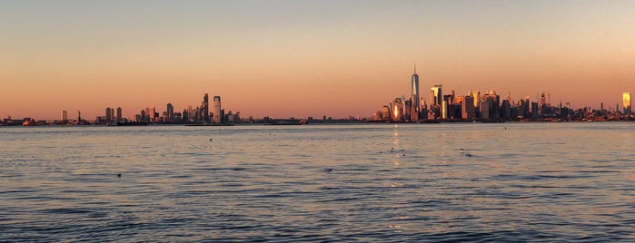 American Veterans Memorial Pier is one of New York Things.