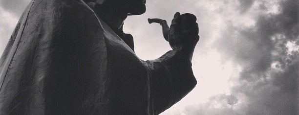 Sherlock Holmes Statue is one of Lugares favoritos de Carl.