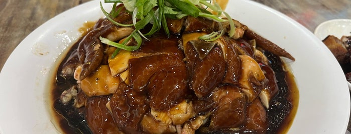 Lee Fun Nam Kee Chicken Rice & Restaurant 李范南记鸡饭 is one of Sing-To-Go.