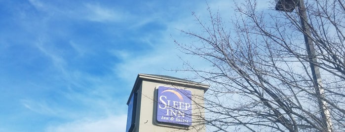 Sleep Inn & Suites is one of Posti che sono piaciuti a Henoc.