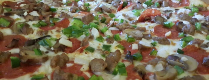 Little Caesars Pizza is one of Locais curtidos por Adán.