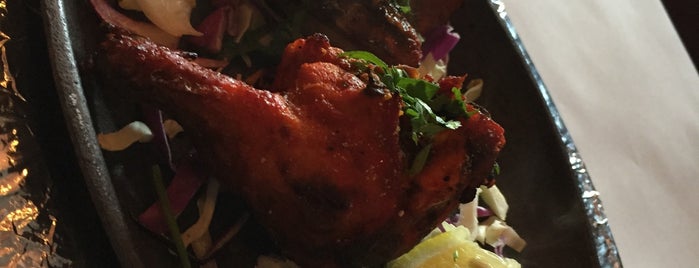 Moghul Fine Indian Cuisine & Tapas Bar is one of Bumble'nin Beğendiği Mekanlar.