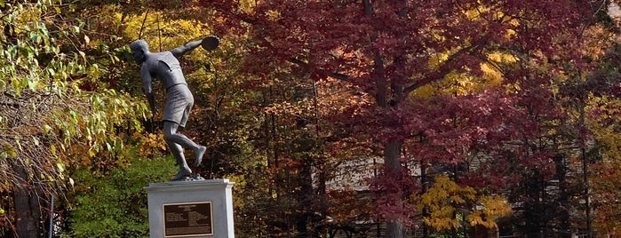 Jim Thorpe Memorial Park & Grave is one of Tempat yang Disukai Jason.
