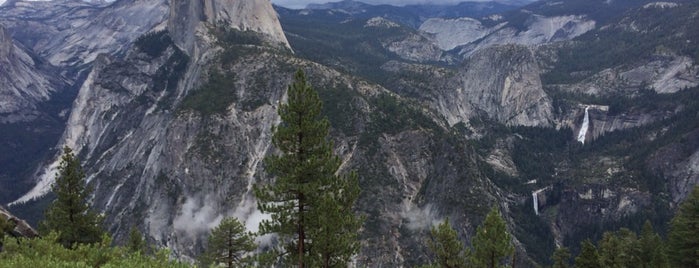 Yosemite National Park is one of Evan'ın Beğendiği Mekanlar.