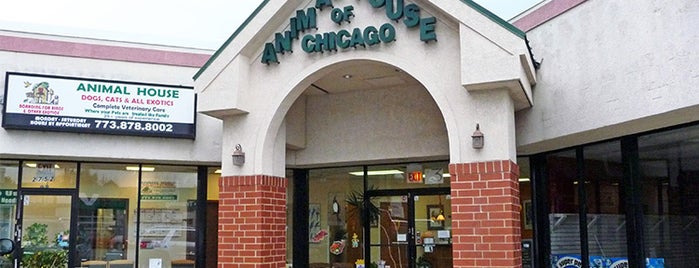 Animal House of Chicago is one of Tempat yang Disukai Angie.
