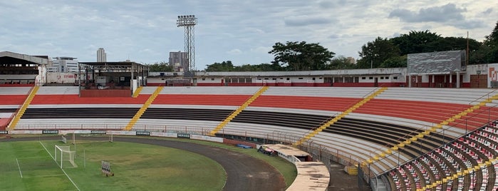 Estádio Santa Cruz is one of cidades e lugares.