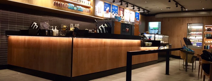 Starbucks is one of Tempat yang Disukai iHARA.