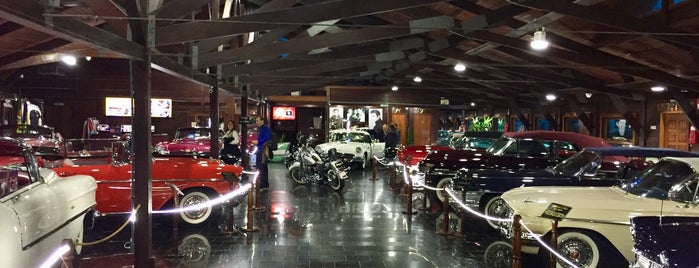 Hollywood Dream Cars (Museu do Automóvel) is one of Tempat yang Disukai iHARA.