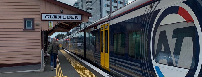 Glen Eden Train Station is one of Western line.