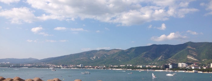 Пляж «Сады Морей» is one of Orte, die Алена gefallen.