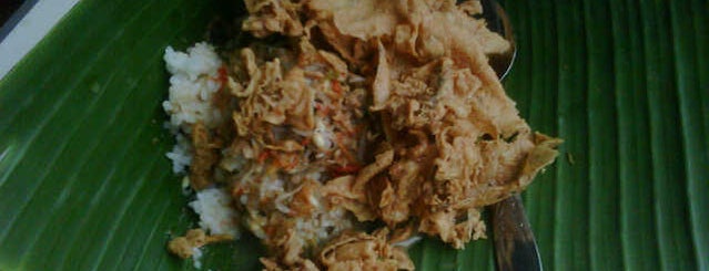 Pecel Pincuk Pesantren is one of Kuliner di Kediri.