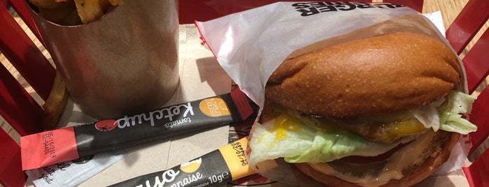 Burger & Fries is one of Tempat yang Disukai Asim.