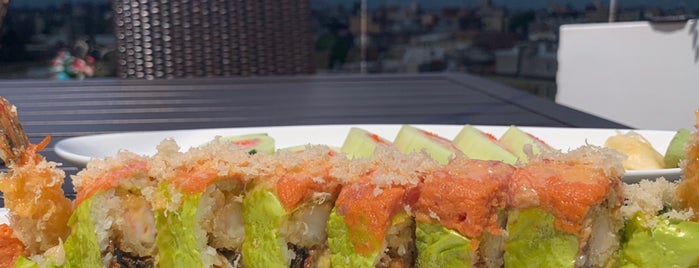 Luna Asian Bistro and Japanese Rooftop Restaurant 日本料理 is one of Maya : понравившиеся места.