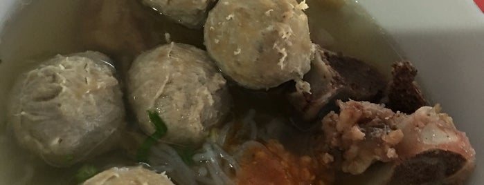 Bakso Tengkleng is one of Safiraさんの保存済みスポット.