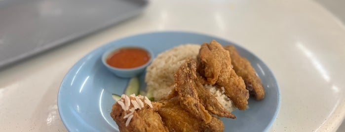 Famous Fried Chicken Wing Rice (Victor Chicken Wing) is one of Singapore - Hawker Food.