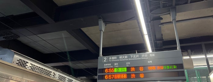 Kugayama Station (IN14) is one of 京王井の頭線.
