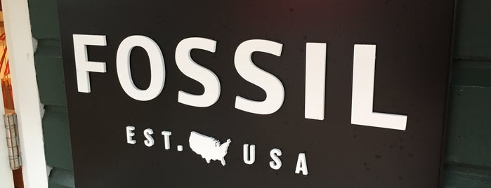 Fossil is one of Tempat yang Disukai Foodman.